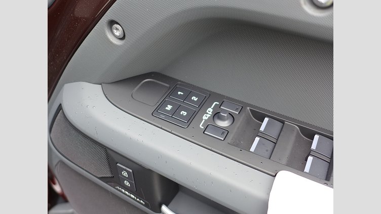 2025 認定中古車 Land Rover Defender 130 セドナレッド D350 ディーゼルマイルドハイブリッド X-Dynamic SE