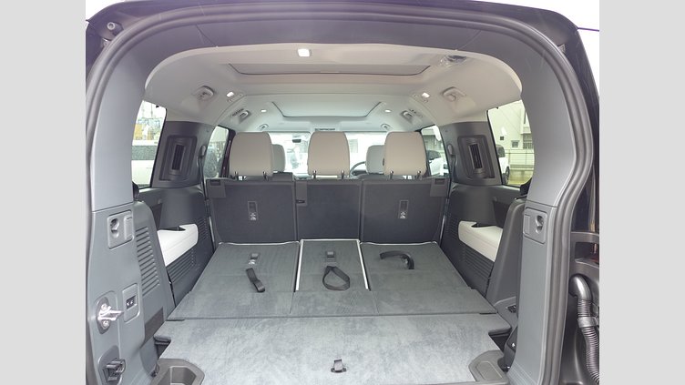 2025 認定中古車 Land Rover Defender 130 セドナレッド D350 ディーゼルマイルドハイブリッド X-Dynamic SE