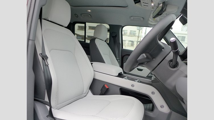 2025 認定中古車 Land Rover Defender 130 セドナレッド D350 ディーゼルマイルドハイブリッド X-Dynamic SE