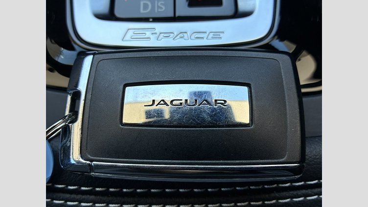 2024 認定中古車 Jaguar E-Pace Ostuni Pearl White (Ponte en contacto con tu concesionario para conocer la disponibilidad) D200 R-DYNAMIC SE