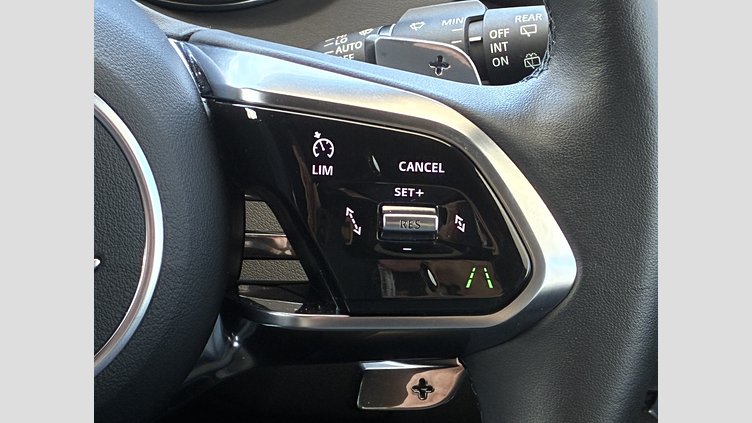 2024 認定中古車 Jaguar E-Pace Ostuni Pearl White (Ponte en contacto con tu concesionario para conocer la disponibilidad) D200 R-DYNAMIC SE