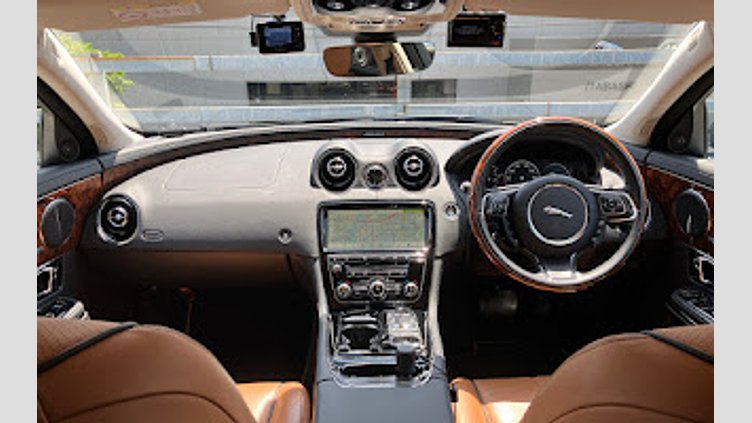 2018 認定中古車 Jaguar XJ Carpathian Grey 8速オートマチック プレミアムラグジュアリー