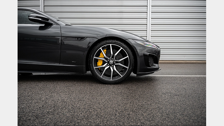 2023 SKLADOVÉ VOZIDLÁ Jaguar F-Type Carpathian Grey 5.0L V8 575k S/C R75 AWD A/T Coupe