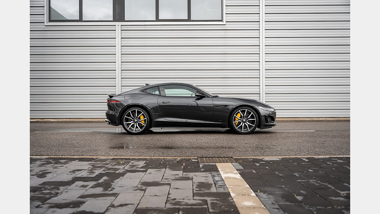 2023 SKLADOVÉ VOZIDLÁ Jaguar F-Type Carpathian Grey 5.0L V8 575k S/C R75 AWD A/T Coupe