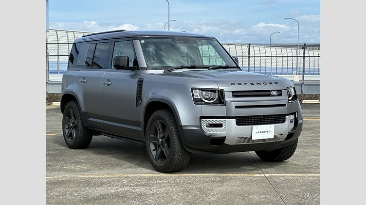 2023 認定中古車 Land Rover Defender 110 アイガーグレイ P300 AWD（AT） SE