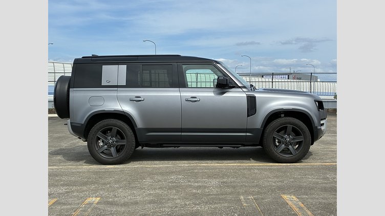 2023 認定中古車 Land Rover Defender 110 アイガーグレイ P300 AWD（AT） SE