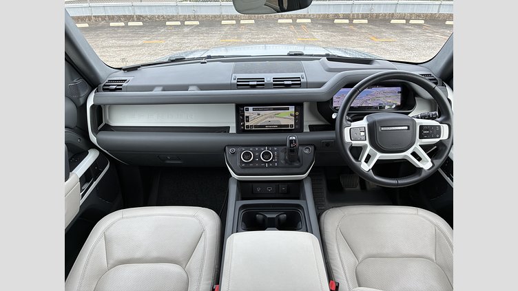 2023 認定中古車 Land Rover Defender 110 アイガーグレイ P300 AWD（AT） SE