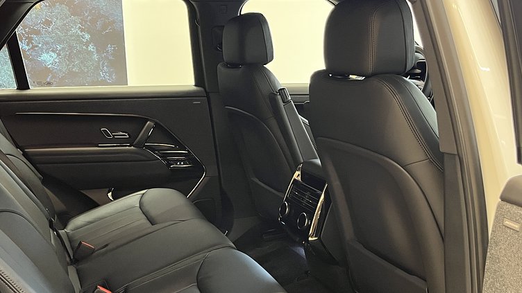2026 新車 Land Rover Range Rover Sport (1AA) 富士白　Fuji White P400 Petrol Mild Hybrid 標準軸距 S