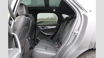 F-Pace 11