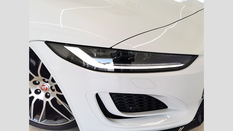 2022 認定中古車 Jaguar F-Type フジホワイト P300 オートマチック 後輪駆動 F-TYPEクーペ R-DYNAMIC
