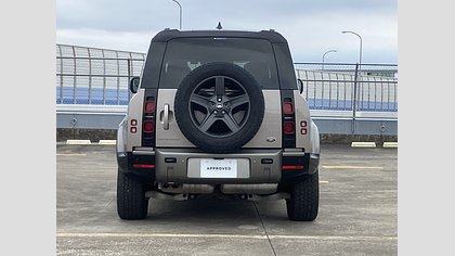 Defender 110 6