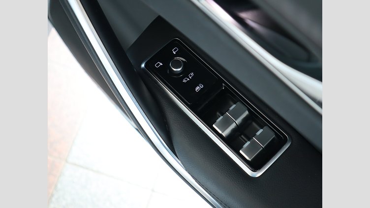 2021 認定中古車 Jaguar F-Pace ユーロンホワイト P250 AWD（オートマチック） S