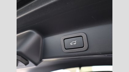 F-Pace 41