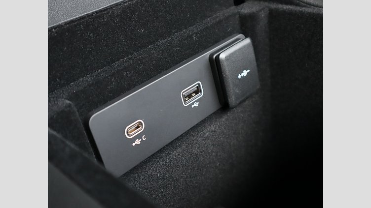 2021 認定中古車 Jaguar F-Pace ユーロンホワイト P250 AWD（オートマチック） S