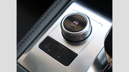 F-Pace 51