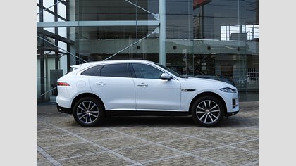 F-Pace 1