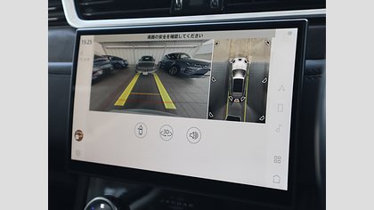 F-Pace 56