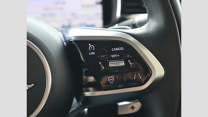 F-Pace 60