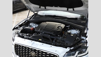 F-Pace 16
