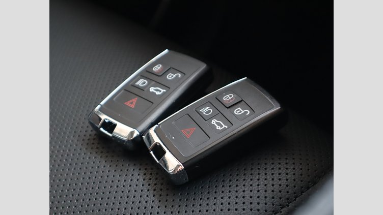 2021 認定中古車 Jaguar F-Pace ユーロンホワイト P250 AWD（オートマチック） S