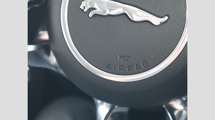 F-Pace 70