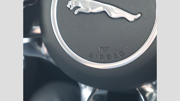 2021 認定中古車 Jaguar F-Pace ユーロンホワイト P250 AWD（オートマチック） S