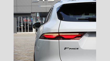 F-Pace 14