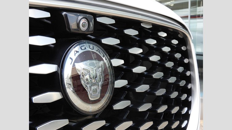 2021 認定中古車 Jaguar F-Pace ユーロンホワイト P250 AWD（オートマチック） S