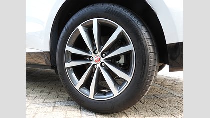 F-Pace 20