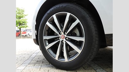 F-Pace 19