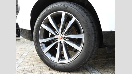 F-Pace 18