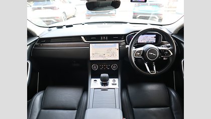 F-Pace 29