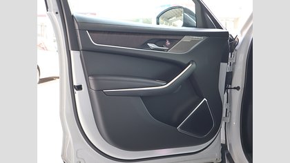 F-Pace 27
