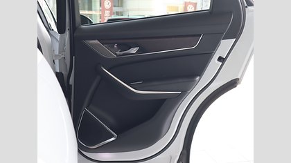 F-Pace 26