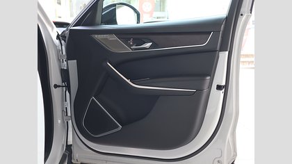 F-Pace 25