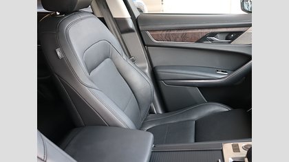F-Pace 34