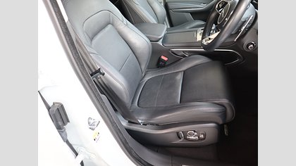 F-Pace 33