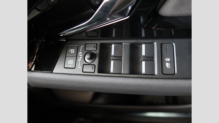 2024 認定中古車 Land Rover Range Rover Evoque フジホワイト D200マイルドハイブリッド（ディーゼル） Standard Wheelbase DYNAMIC SE