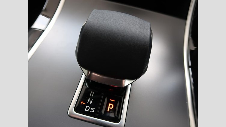 2024 認定中古車 Land Rover Range Rover Evoque フジホワイト D200マイルドハイブリッド（ディーゼル） Standard Wheelbase DYNAMIC SE