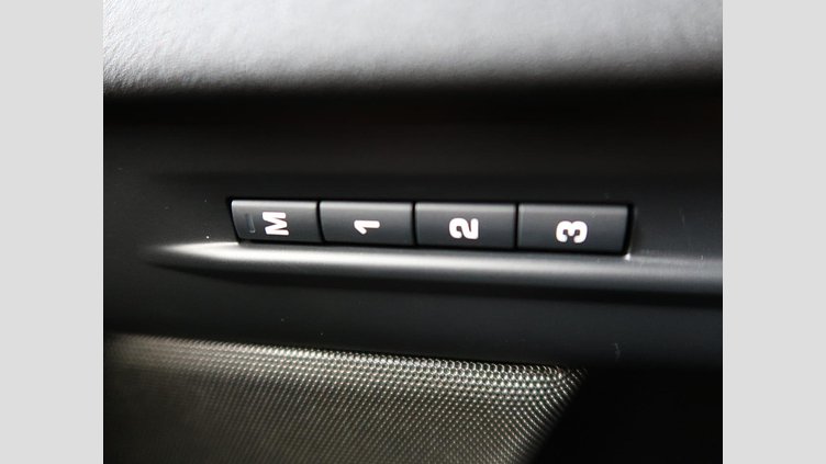 2024 認定中古車 Land Rover Range Rover Evoque フジホワイト D200マイルドハイブリッド（ディーゼル） Standard Wheelbase DYNAMIC SE