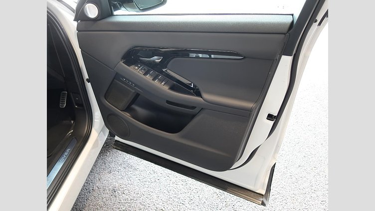 2024 認定中古車 Land Rover Range Rover Evoque フジホワイト D200マイルドハイブリッド（ディーゼル） Standard Wheelbase DYNAMIC SE