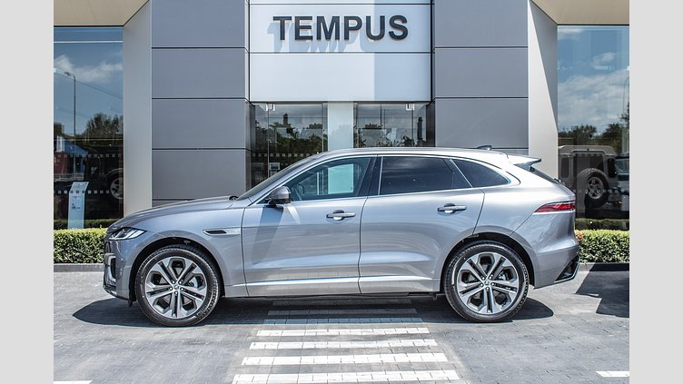 2023 SKLADOVÉ VOZIDLÁ Jaguar F-Pace Eiger Grey 2.0-liter, 250PS Auto (automat), pohon všetkých kolies R-Dynamic SE 