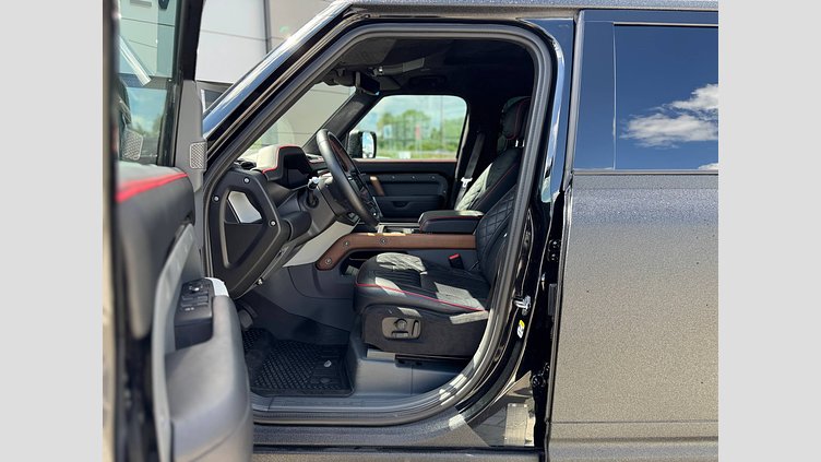2020 Вживаний Land Rover Defender 110 Fuji White 3.0 litre i6P​ 110