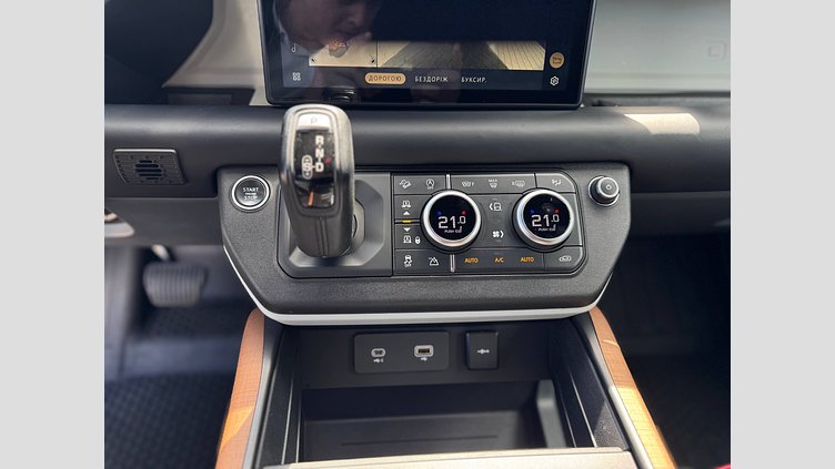 2020 Вживаний Land Rover Defender 110 Fuji White 3.0 litre i6P​ 110