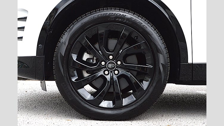 2024 認定中古車 Land Rover Discovery Sport オストゥーニパールホワイト プラグインハイブリッド（ガソリン） 標準ホイール Dynamic HSE