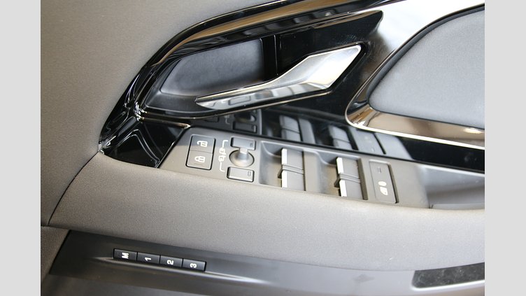 2024 認定中古車 Land Rover Range Rover Evoque トライベッカブルー D200マイルドハイブリッド（ディーゼル） S