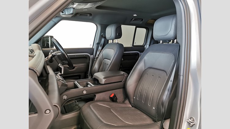 2021 認定中古車 Land Rover Defender 110 ハクバシルバー D300 AWD（AT） X-DYNAMIC SE