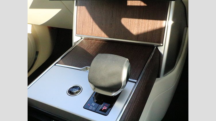 2024 認定中古車 Land Rover Range Rover フジホワイト D350 AWD MHEV（AT） スタンダードホイールベース HSE