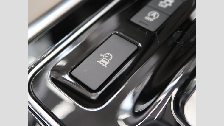 2019 認定中古車 Jaguar XE アイガーグレー D180 RWD AUTOMATIC 4 door Saloon S
