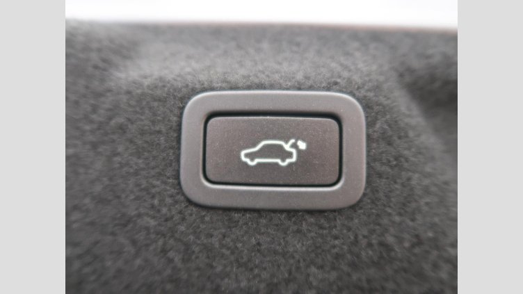 2019 認定中古車 Jaguar XE アイガーグレー D180 RWD AUTOMATIC 4 door Saloon S